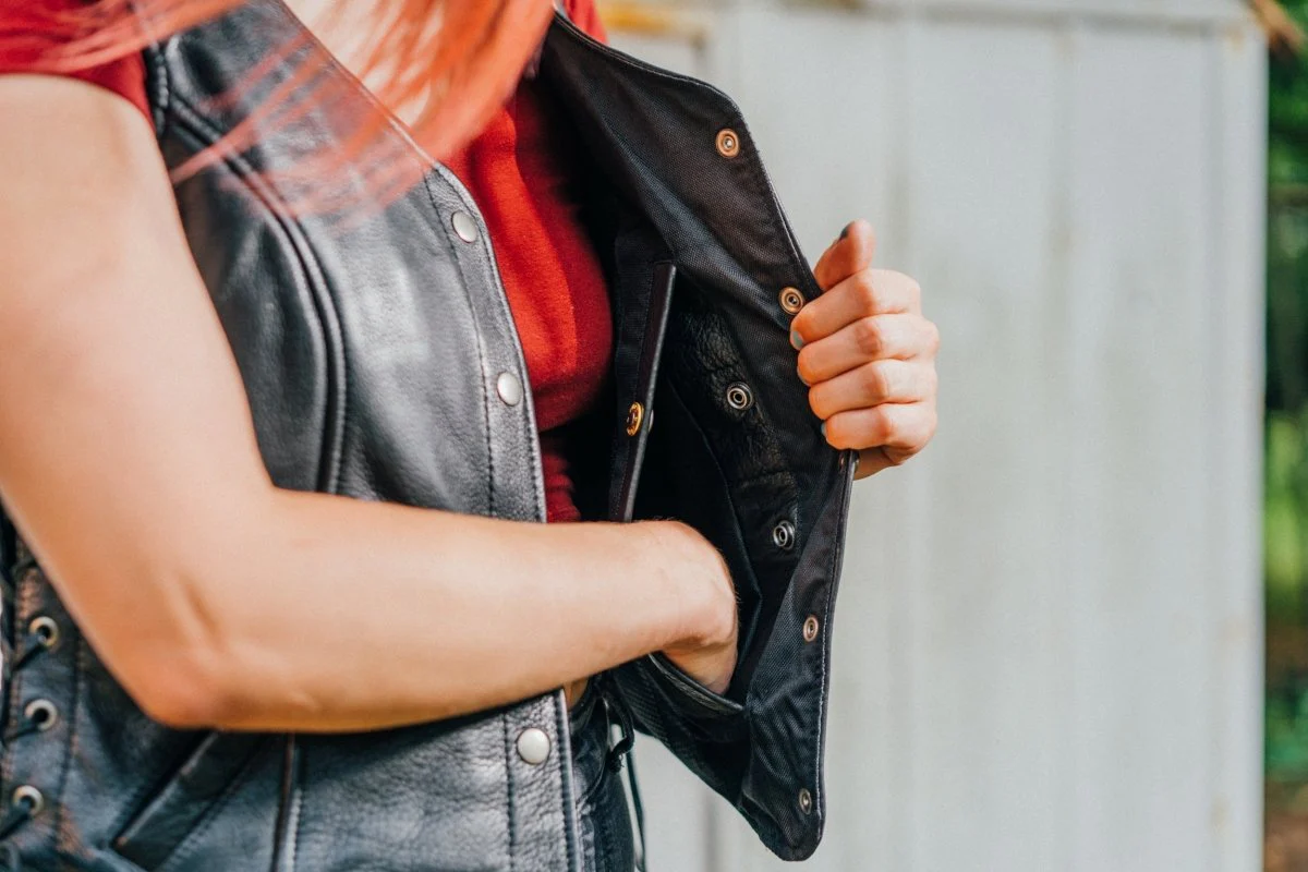 Honey Badger Women's Motorcycle Leather Vest - Image 4